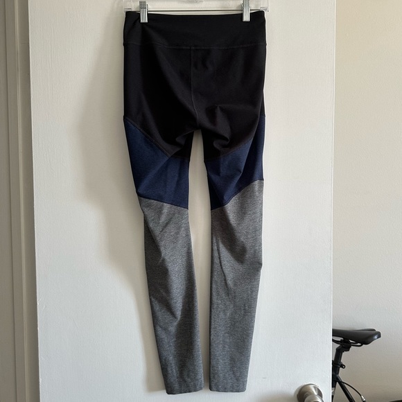 Outdoor Voices Navy/Gray Colorblock Athletic Running Yoga Leggings size Large - Picture 4 of 7